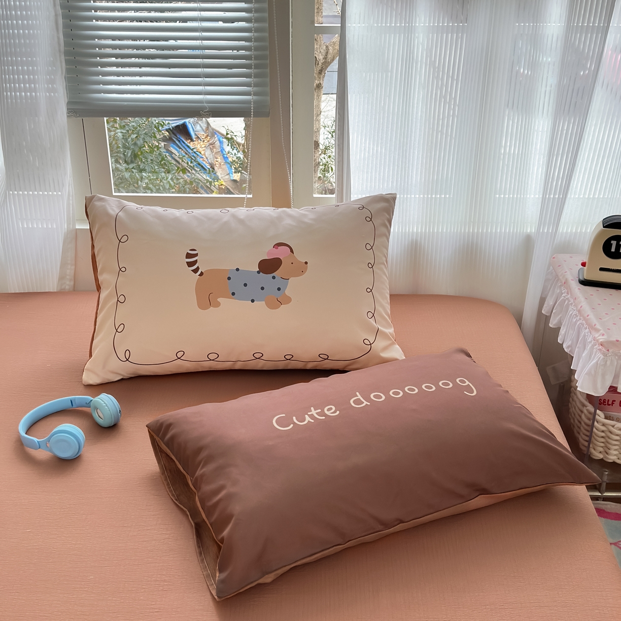 91家纺网 家纺一手货源 找家纺 一霖家纺 2026新款云感皱皱纱小清新印花数码系列四件套 小红书爆款 俏皮腊肠狗