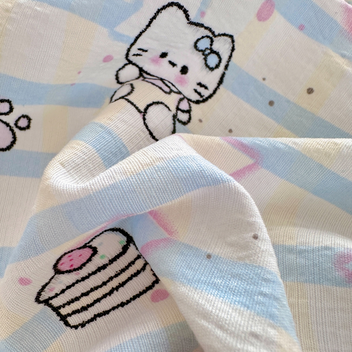 91家纺网 家纺一手货源 找家纺 一霖家纺 2026新款云感皱皱纱小清新印花数码系列四件套 小红书爆款 切块蛋糕猫