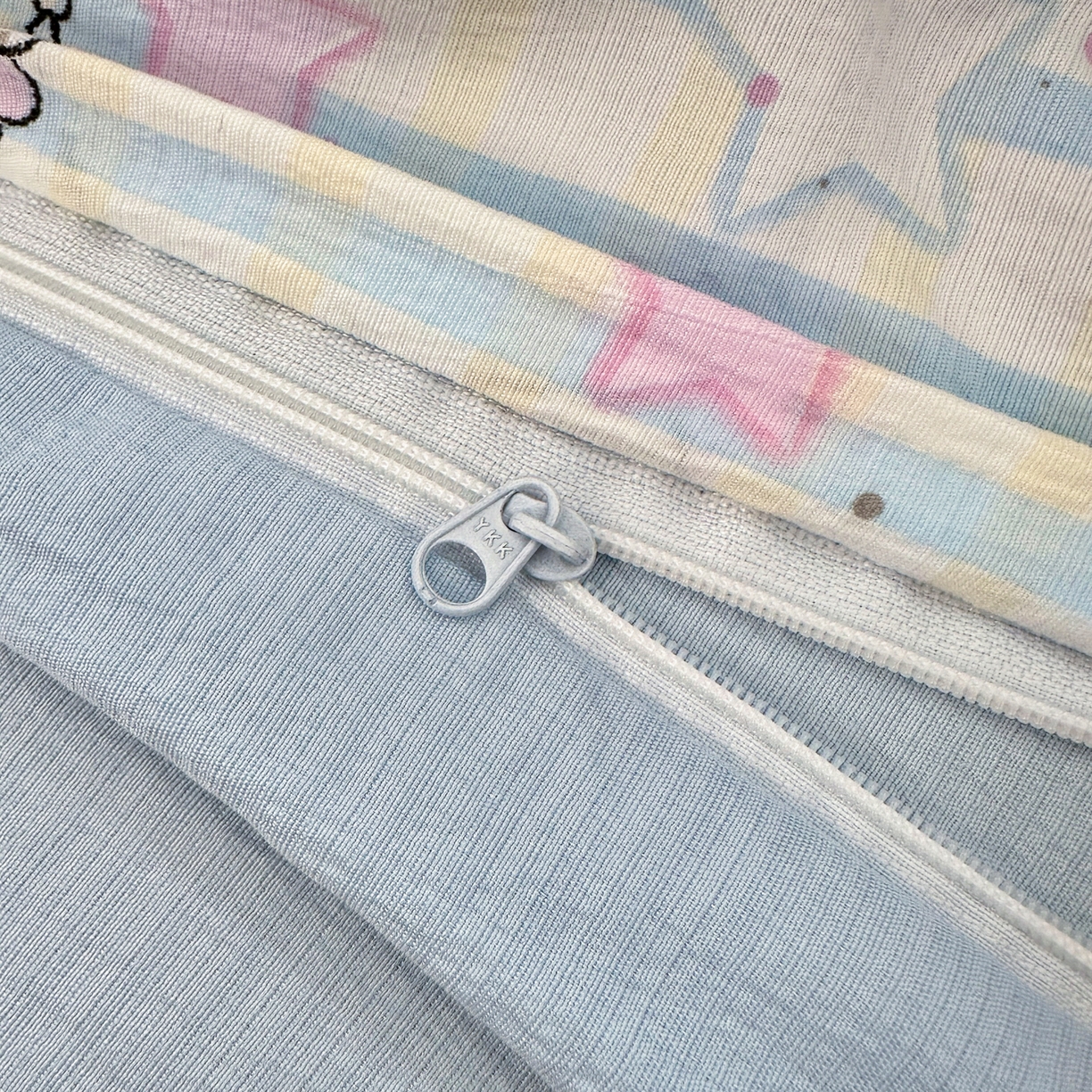 91家纺网 家纺一手货源 找家纺 一霖家纺 2026新款云感皱皱纱小清新印花数码系列四件套 小红书爆款 切块蛋糕猫