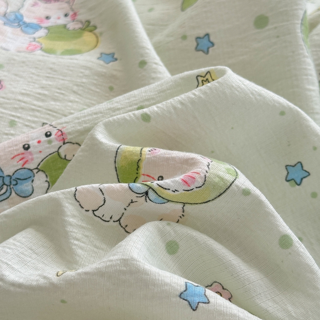 91家纺网 家纺一手货源 找家纺 一霖家纺 2026新款云感皱皱纱小清新印花数码系列四件套 小红书爆款 青苹果猫