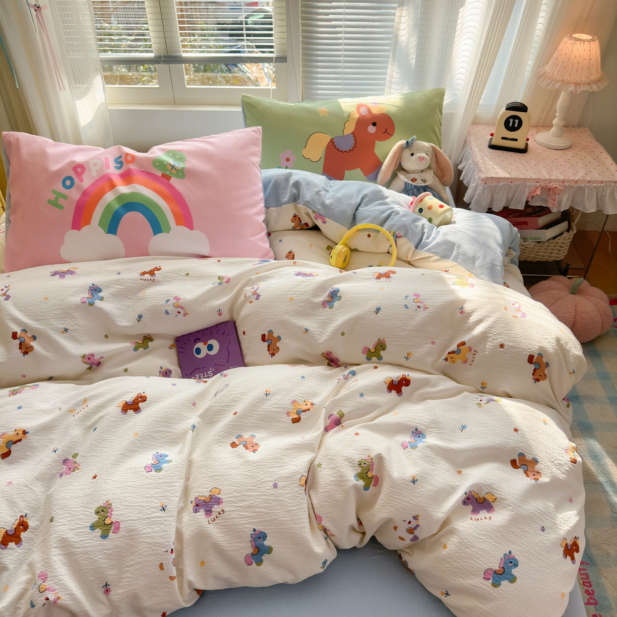 91家纺网 家纺一手货源 找家纺 一霖家纺 2026新款云感皱皱纱小清新印花数码系列四件套 小红书爆款 童年木马