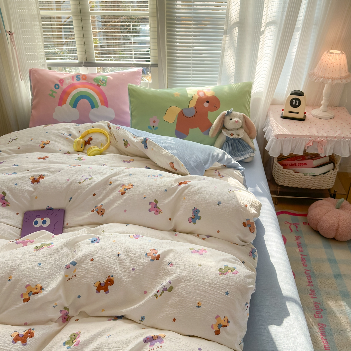 91家纺网 家纺一手货源 找家纺 一霖家纺 2026新款云感皱皱纱小清新印花数码系列四件套 小红书爆款 童年木马