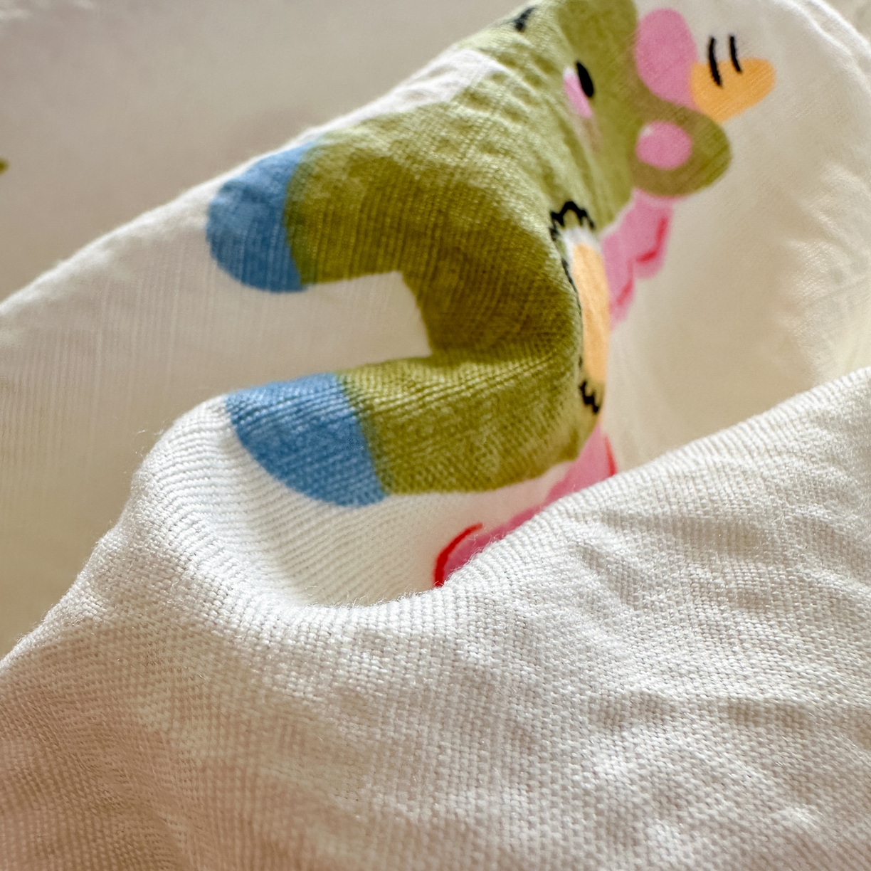 91家纺网 家纺一手货源 找家纺 一霖家纺 2026新款云感皱皱纱小清新印花数码系列四件套 小红书爆款 童年木马