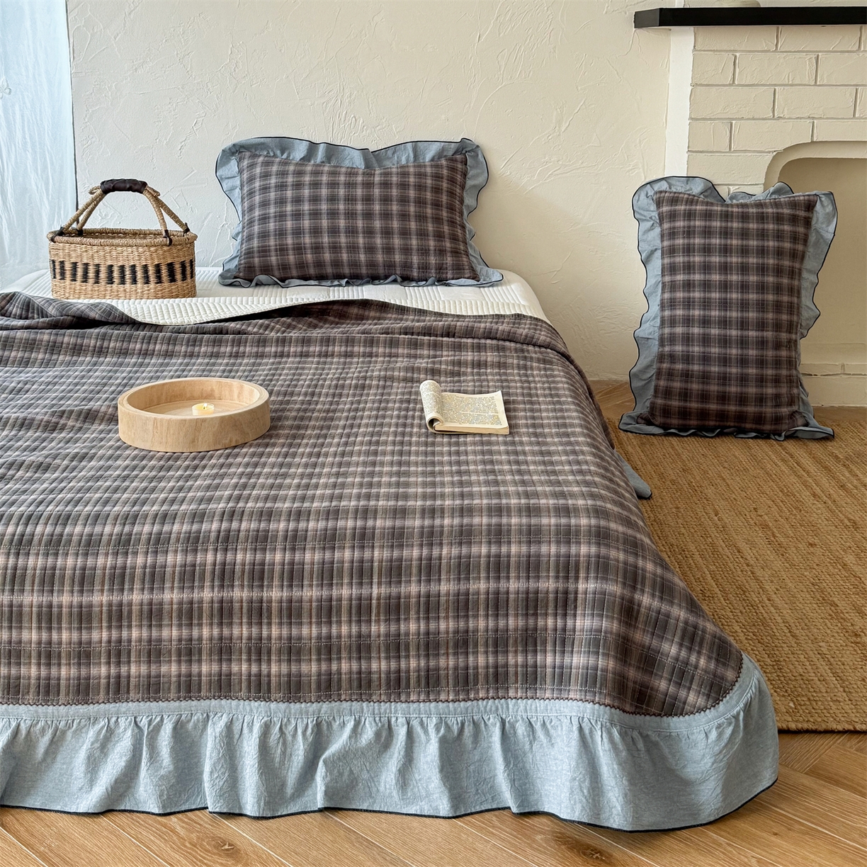 91家纺网 家纺一手货源 找家纺 乐野家居 2026新款全棉色织水洗棉格致系列-单床盖 格致-雾蓝格