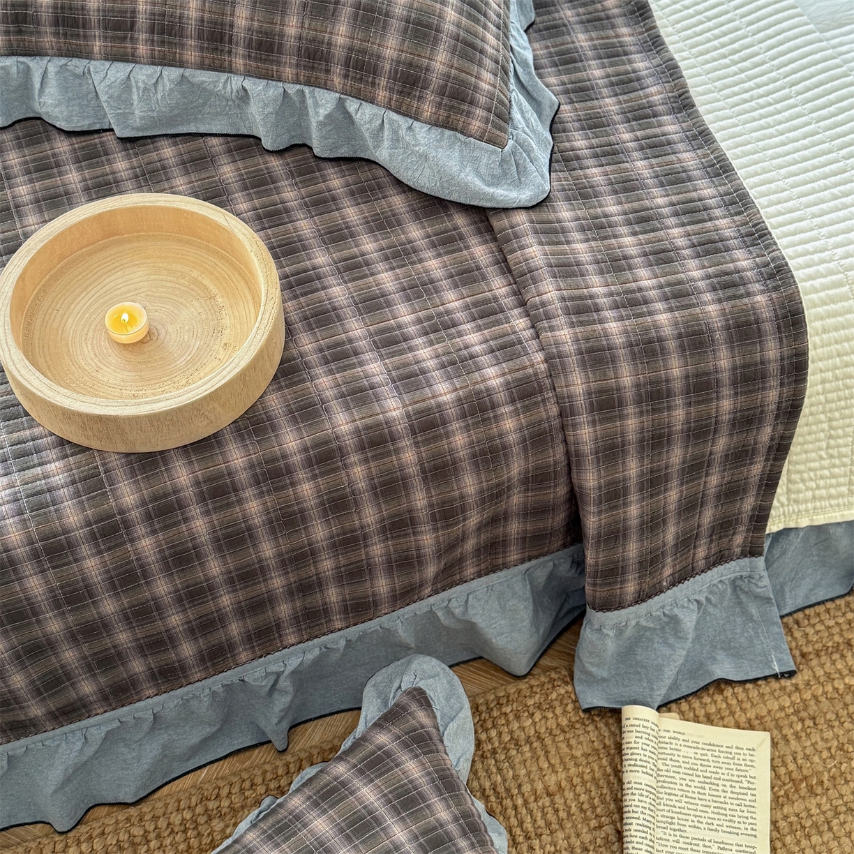 91家纺网 家纺一手货源 找家纺 乐野家居 2026新款全棉色织水洗棉格致系列-单床盖 格致-雾蓝格