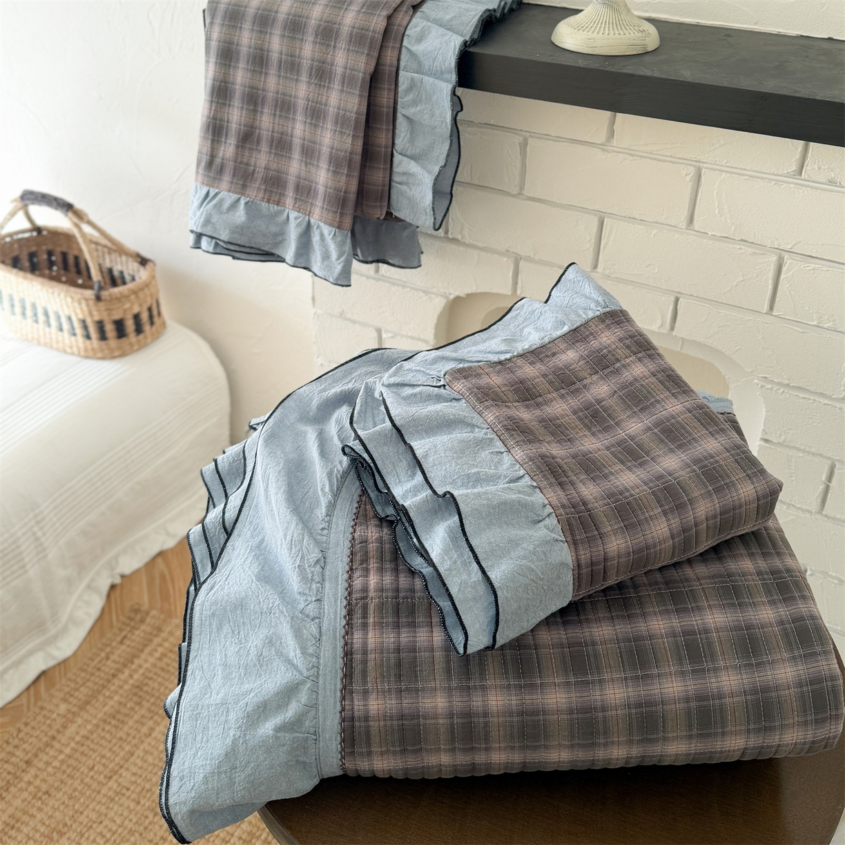 91家纺网 家纺一手货源 找家纺 乐野家居 2026新款全棉色织水洗棉格致系列-单床盖 格致-雾蓝格