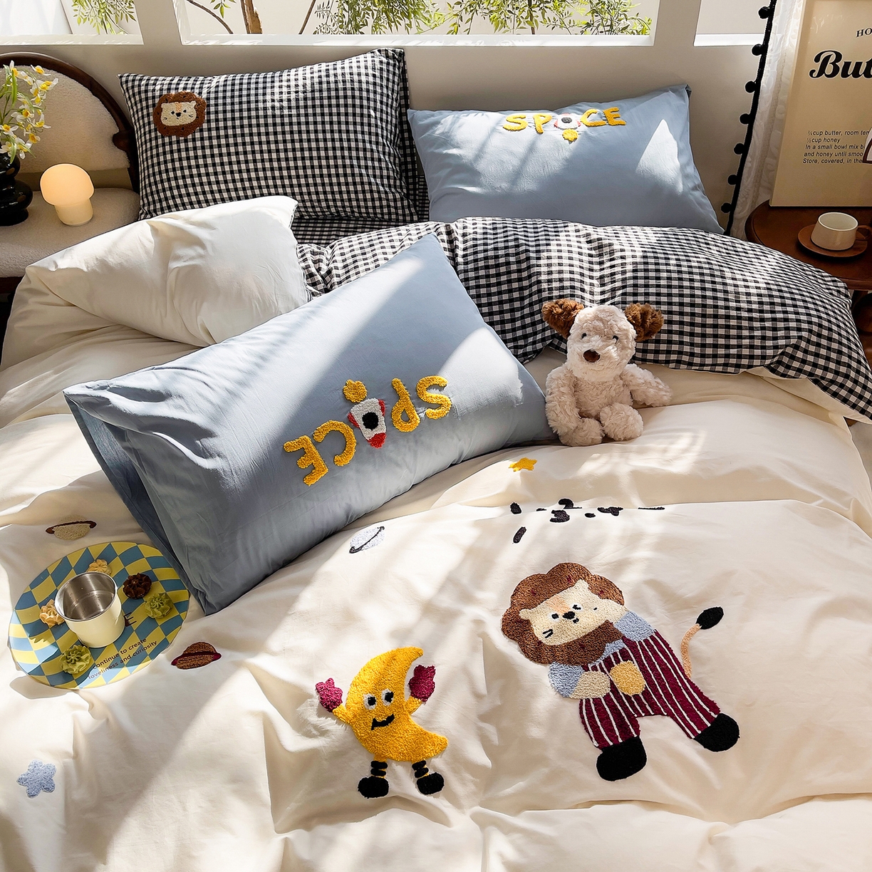 91家纺网 家纺一手货源 找家纺 炫拼家纺 2026新款卡通满版毛巾绣A类全棉40支水洗棉四件套-星辰系列 星辰-宇宙小狮子