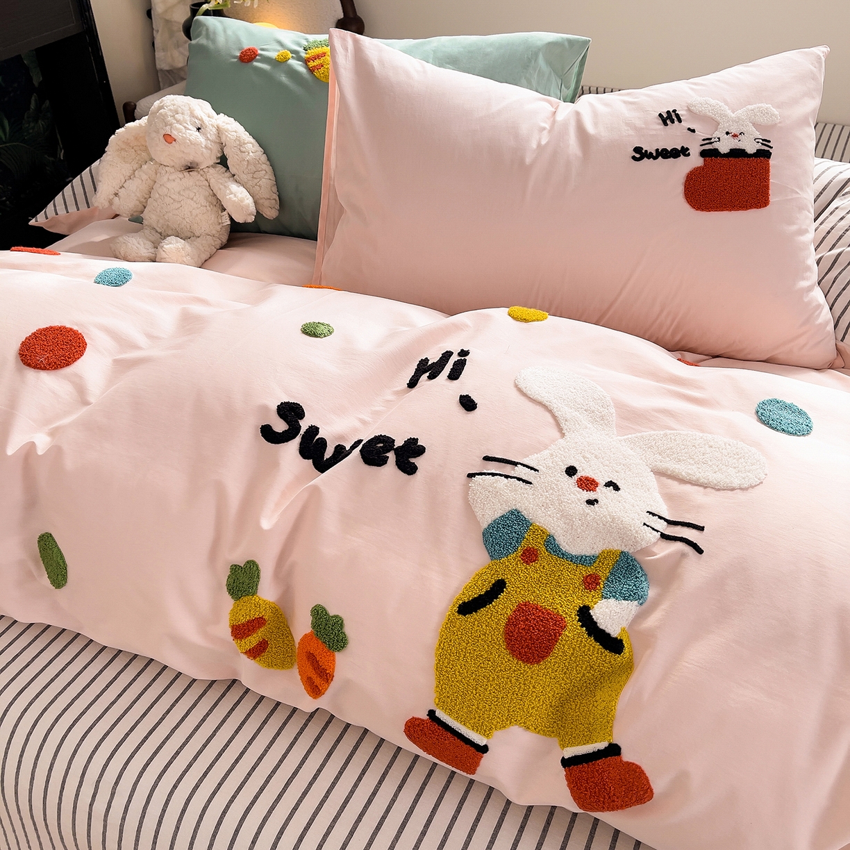 91家纺网 家纺一手货源 找家纺 （总）炫拼家纺 2026新款卡通满版毛巾绣A类全棉40支水洗棉四件套-星辰系列