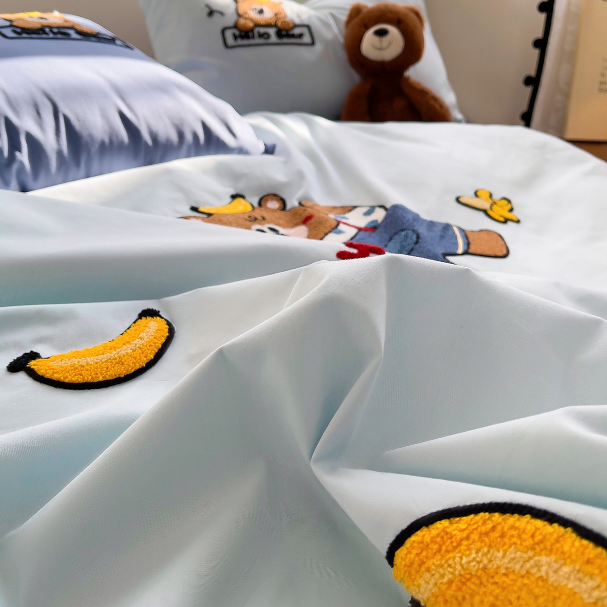 91家纺网 家纺一手货源 找家纺 炫拼家纺 2026新款卡通满版毛巾绣A类全棉40支水洗棉四件套-星辰系列 星辰-香蕉熊