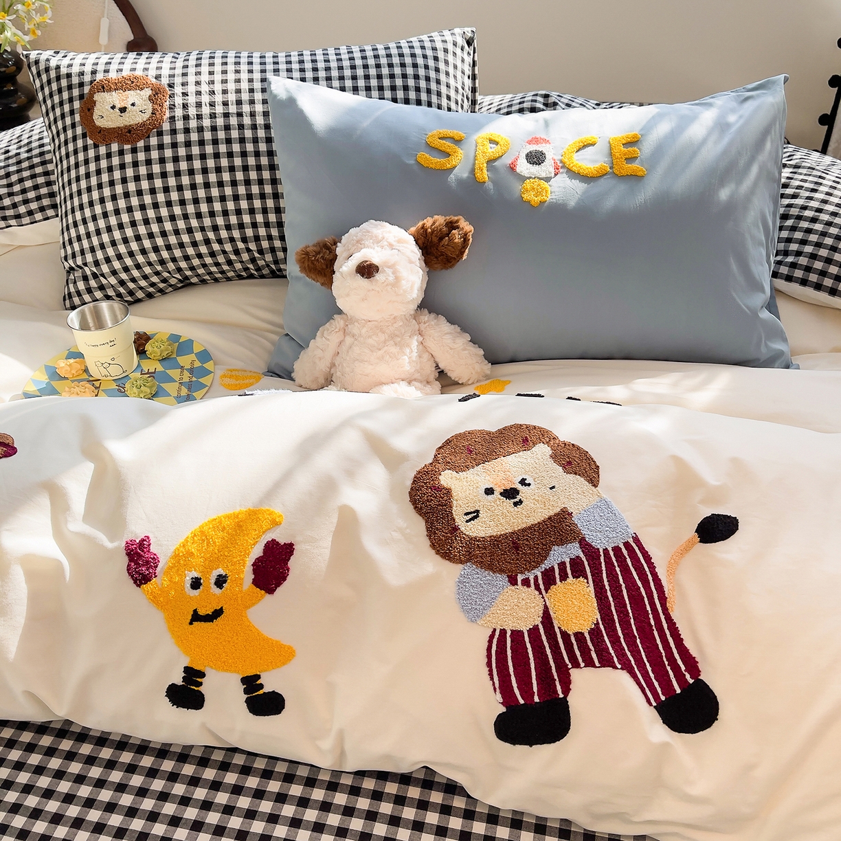 91家纺网 家纺一手货源 找家纺 炫拼家纺 2026新款卡通满版毛巾绣A类全棉40支水洗棉四件套-星辰系列 星辰-宇宙小狮子