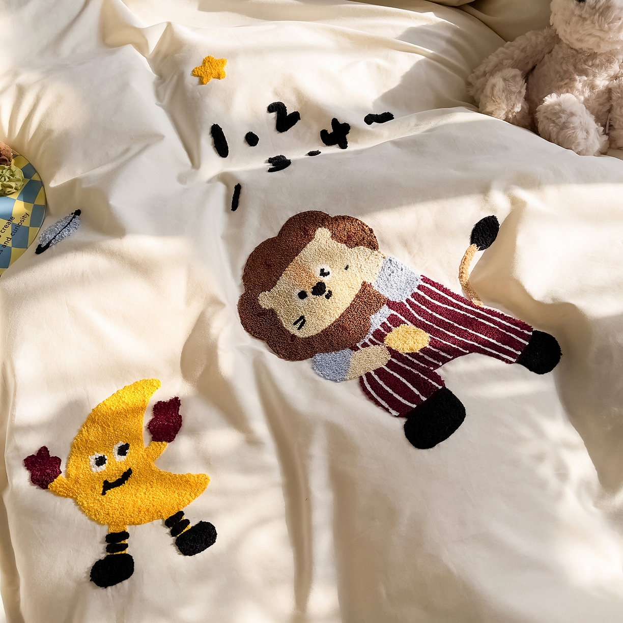 91家纺网 家纺一手货源 找家纺 炫拼家纺 2026新款卡通满版毛巾绣A类全棉40支水洗棉四件套-星辰系列 星辰-宇宙小狮子