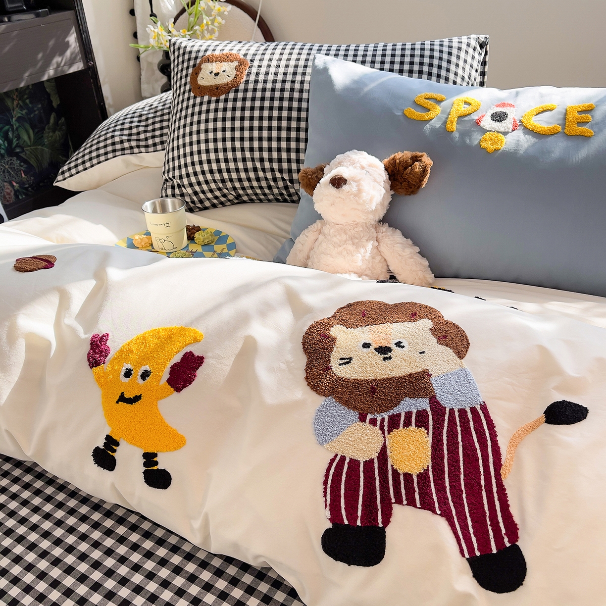 91家纺网 家纺一手货源 找家纺 炫拼家纺 2026新款卡通满版毛巾绣A类全棉40支水洗棉四件套-星辰系列 星辰-宇宙小狮子