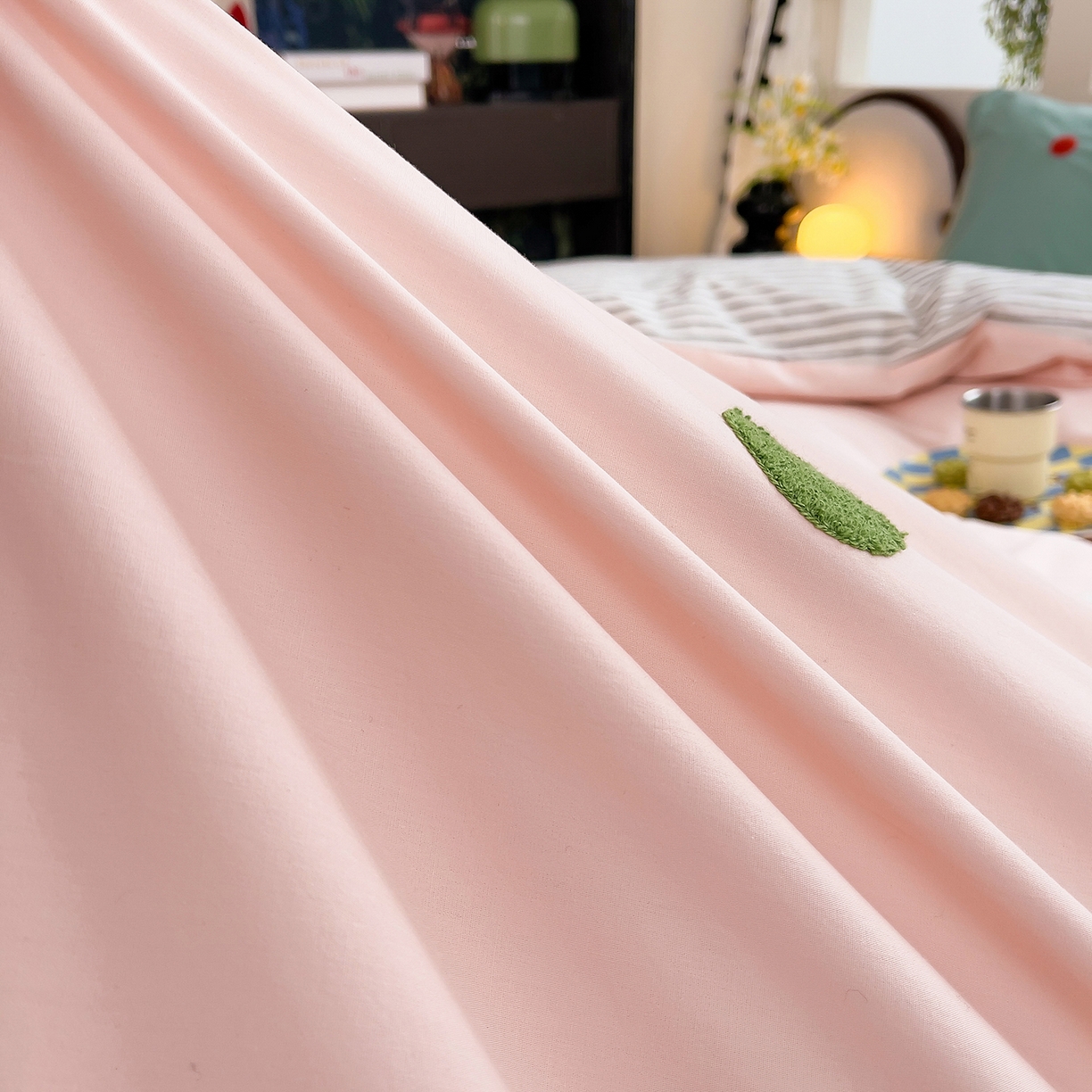 91家纺网 家纺一手货源 找家纺 炫拼家纺 2026新款卡通满版毛巾绣A类全棉40支水洗棉四件套-星辰系列 星辰-波点兔