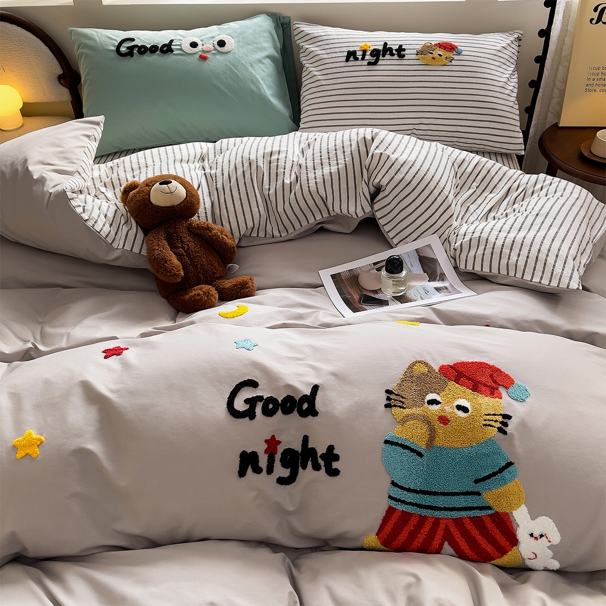 91家纺网 家纺一手货源 找家纺 炫拼家纺 2026新款卡通满版毛巾绣A类全棉40支水洗棉四件套-星辰系列 星辰-星空猫