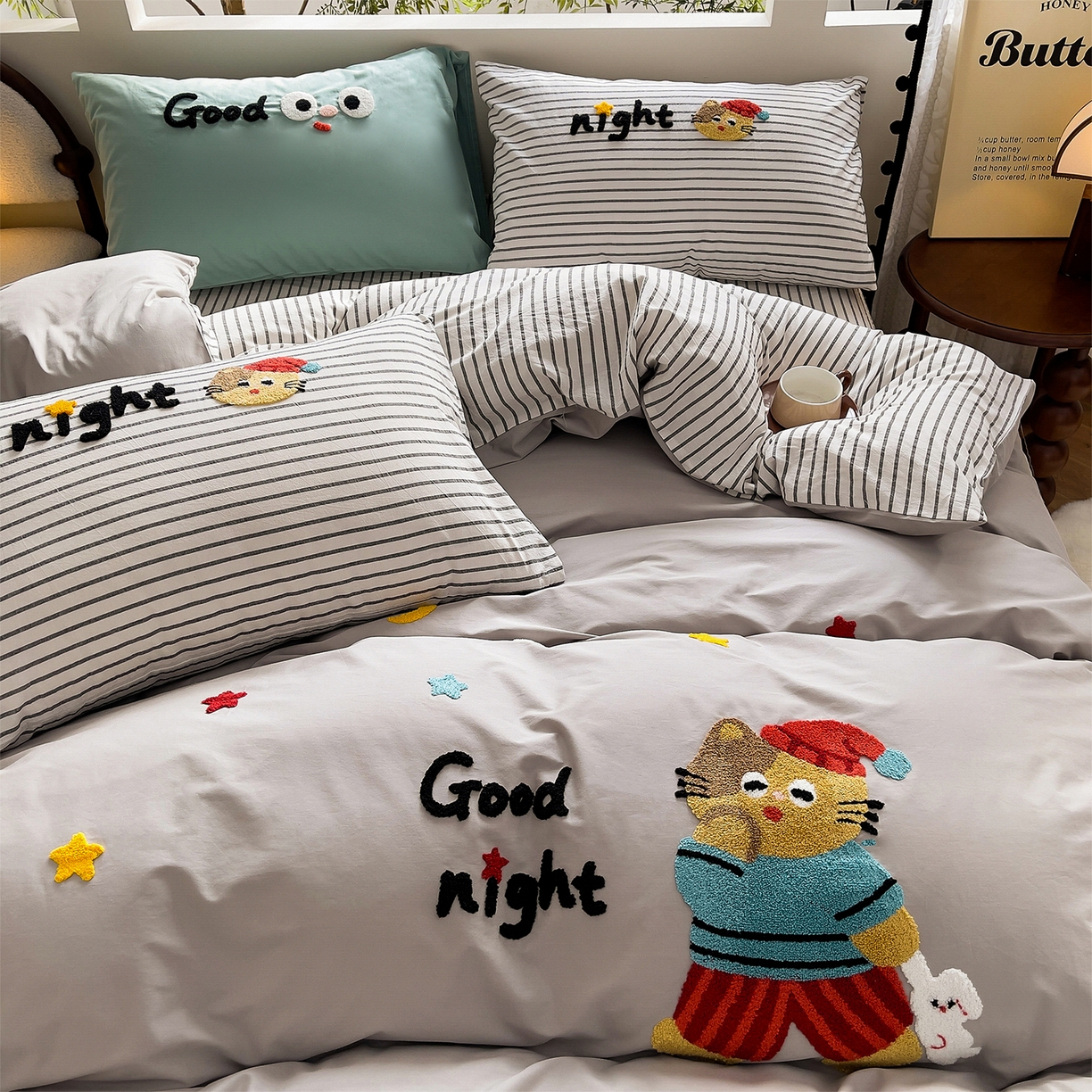 91家纺网 家纺一手货源 找家纺 炫拼家纺 2026新款卡通满版毛巾绣A类全棉40支水洗棉四件套-星辰系列 星辰-星空猫