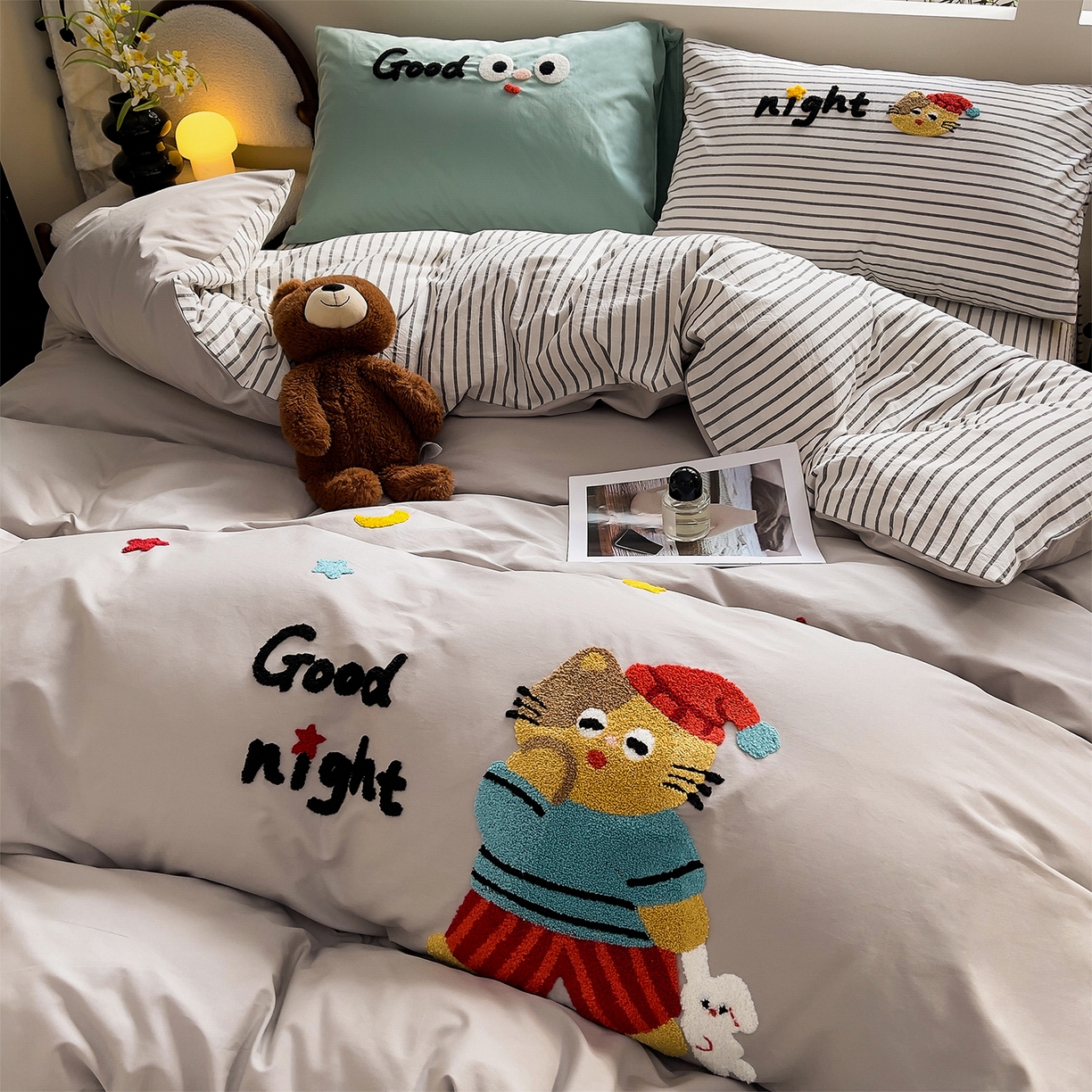 91家纺网 家纺一手货源 找家纺 炫拼家纺 2026新款卡通满版毛巾绣A类全棉40支水洗棉四件套-星辰系列 星辰-星空猫