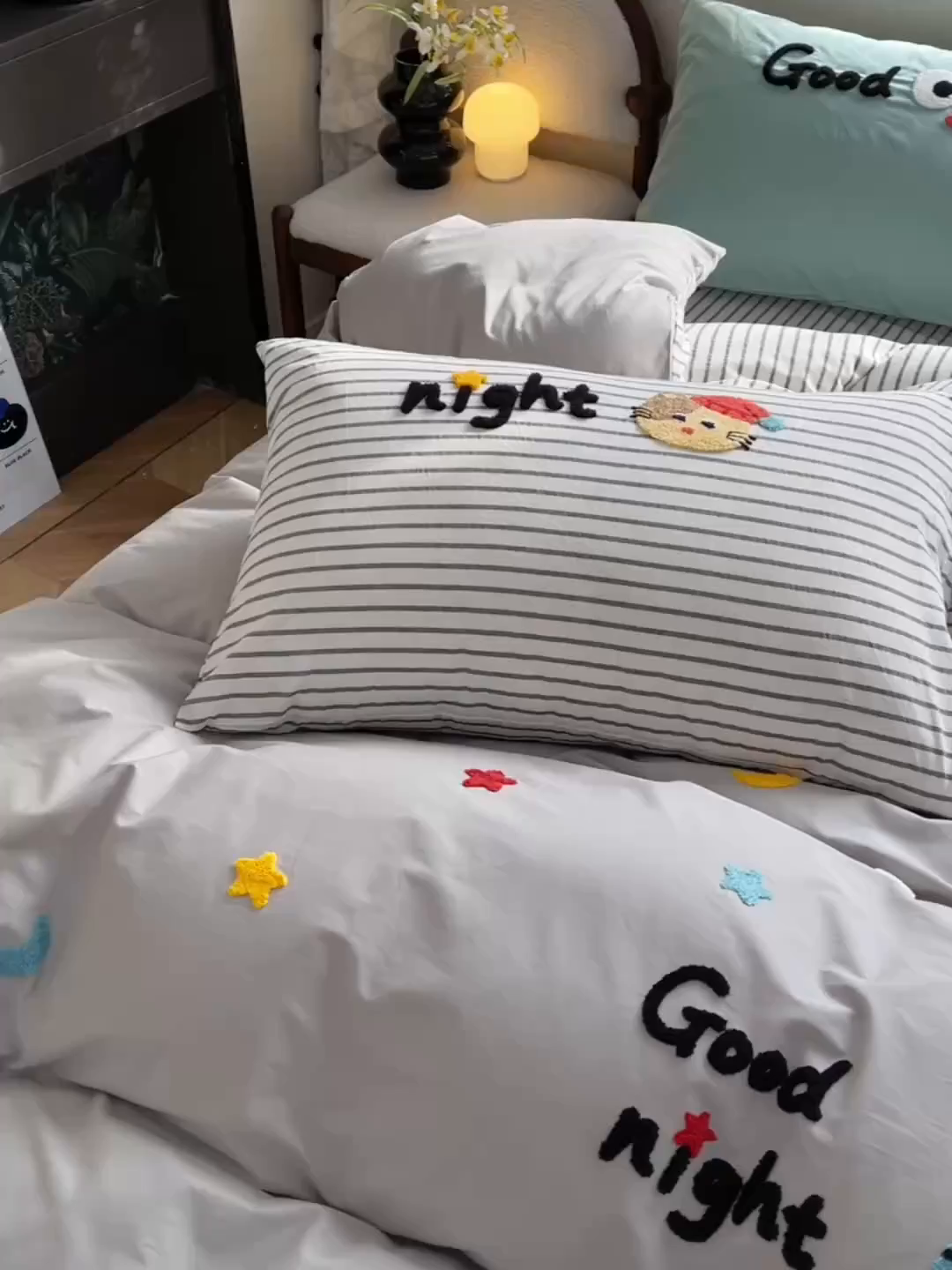 91家纺网 家纺一手货源 找家纺 炫拼家纺 2026新款卡通满版毛巾绣A类全棉40支水洗棉四件套-星辰系列 星辰-星空猫