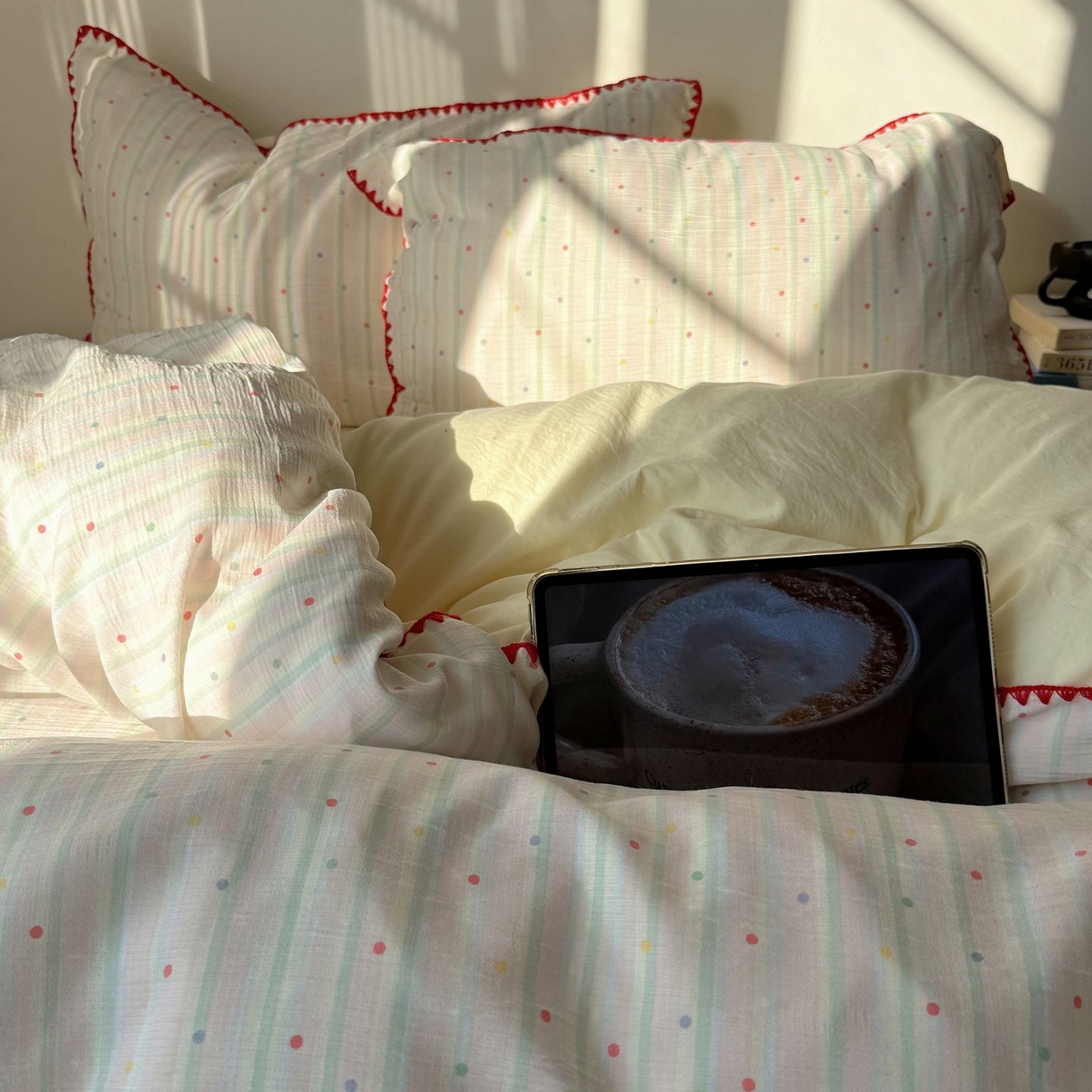 91家纺网 家纺一手货源 找家纺 轻奢坊 2026新款三角针双层纱皱皱纱韩系清新风四件套 三角针-彩虹点点