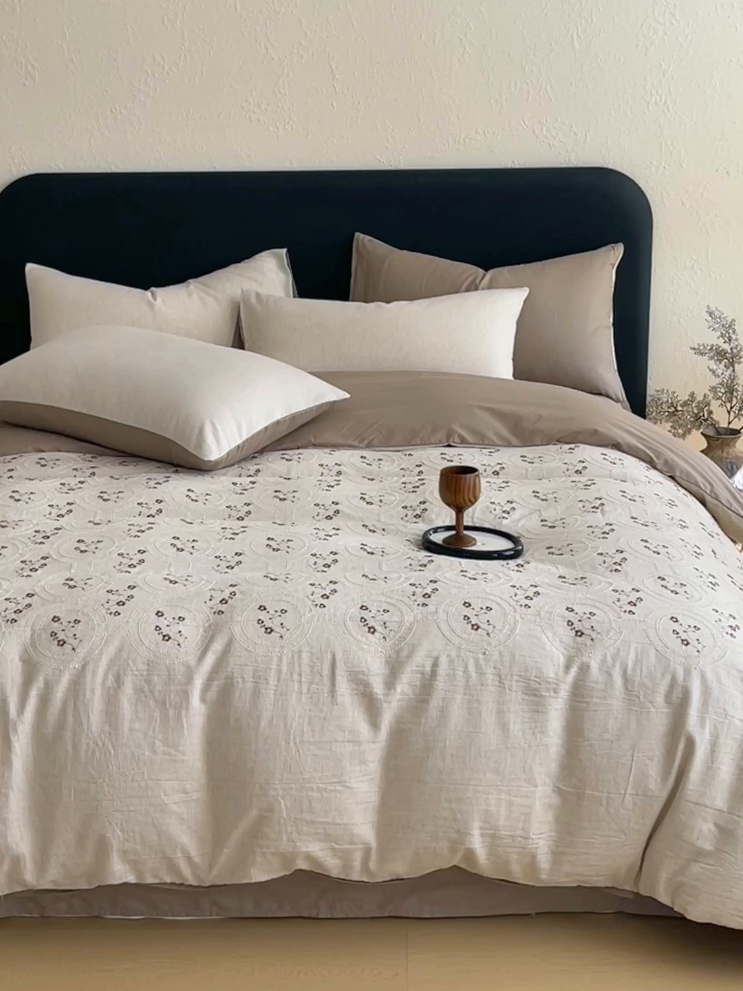 91家纺网 家纺一手货源 找家纺 琪格格纺织 2026新款棉麻特种刺绣高奢四件套 屿光漫织