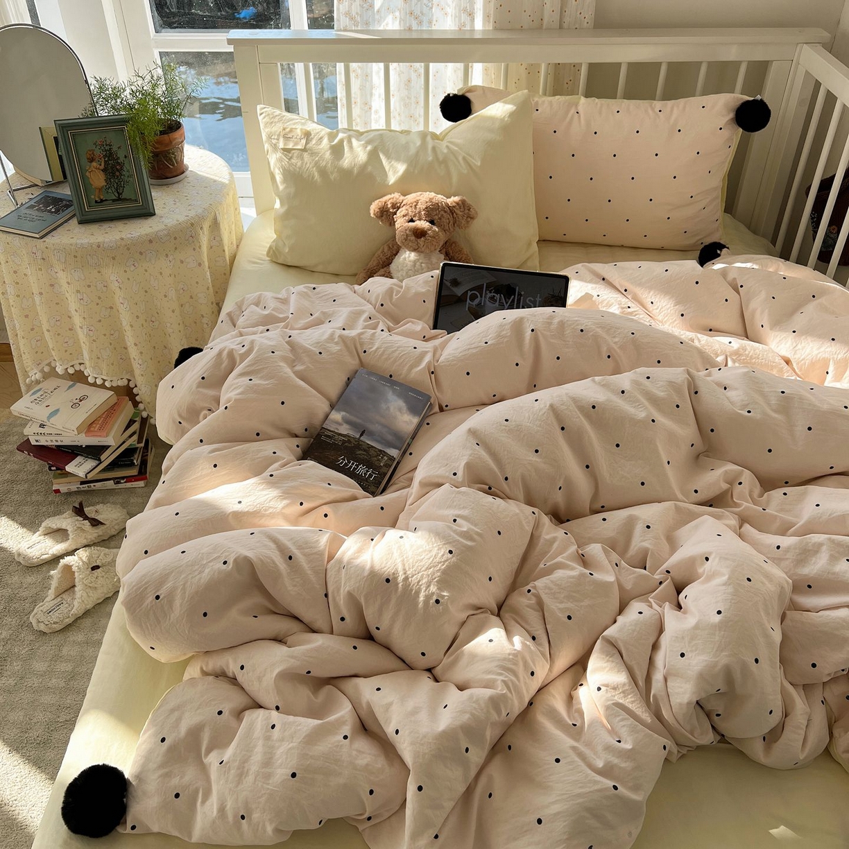 91家纺网 家纺一手货源 找家纺 轻奢坊 2026新款水洗棉波点可拆卸毛球四件套 粉波点-枕套混搭