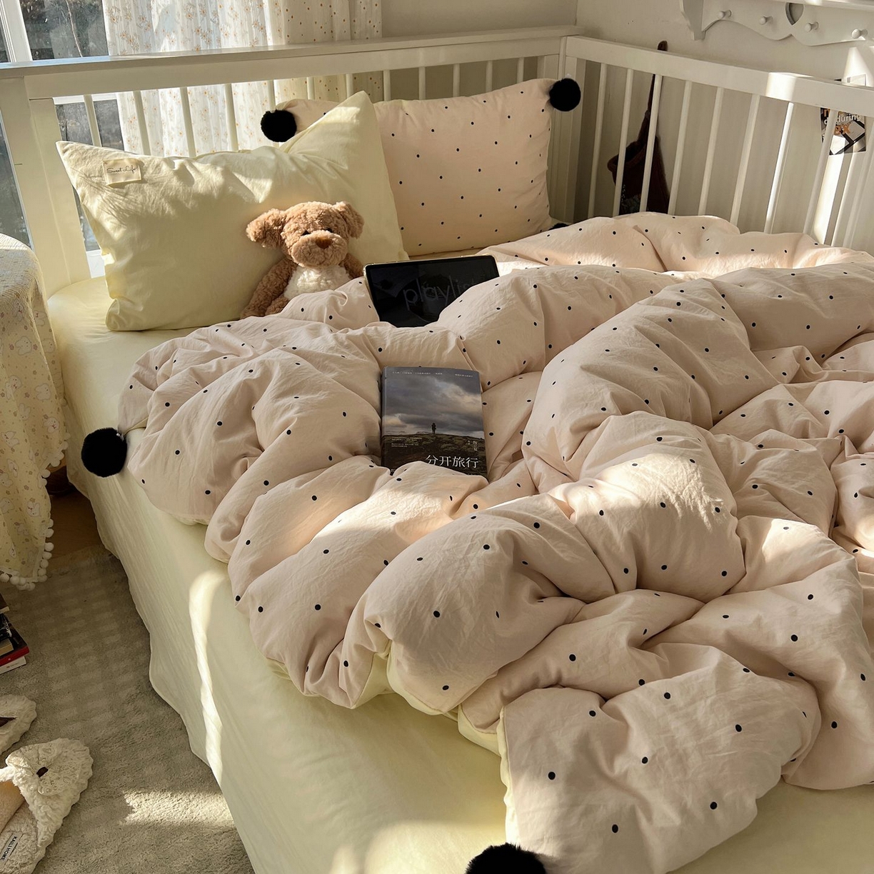 91家纺网 家纺一手货源 找家纺 轻奢坊 2026新款水洗棉波点可拆卸毛球四件套 粉波点-枕套混搭