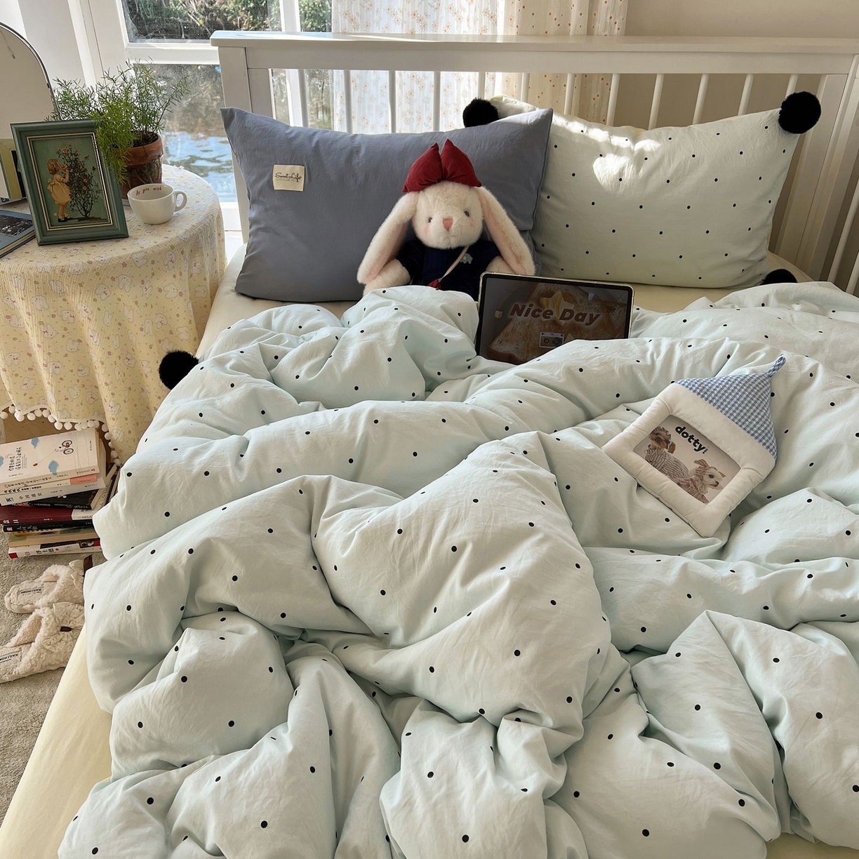 91家纺网 家纺一手货源 找家纺 轻奢坊 2026新款水洗棉波点可拆卸毛球四件套 蓝波点-枕套混搭