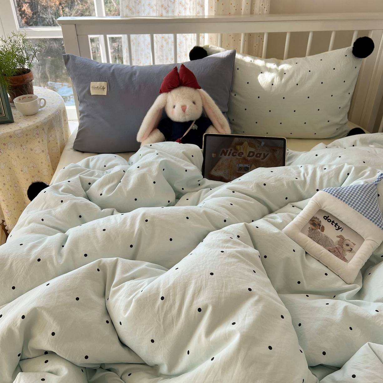 91家纺网 家纺一手货源 找家纺 轻奢坊 2026新款水洗棉波点可拆卸毛球四件套 蓝波点-枕套混搭