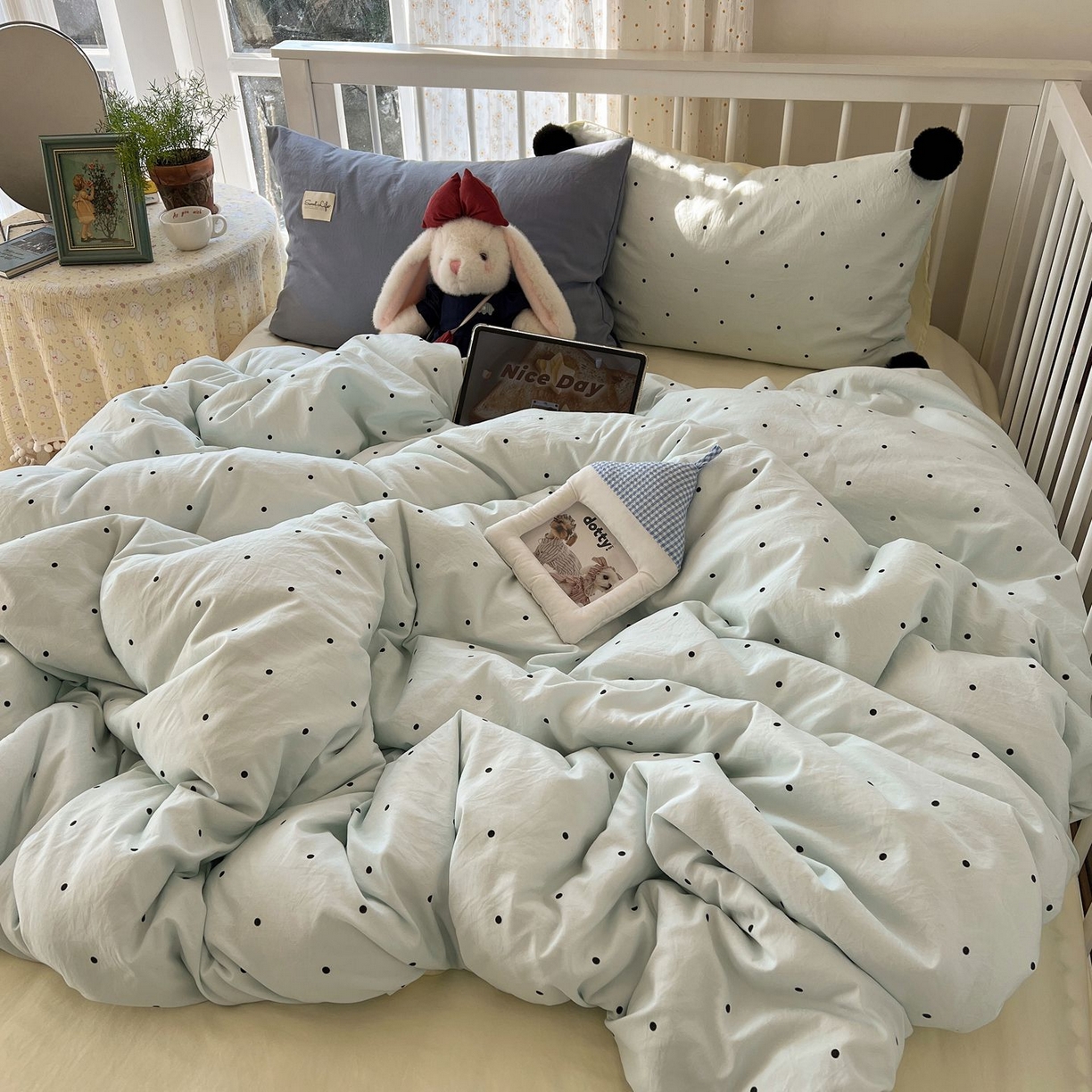 91家纺网 家纺一手货源 找家纺 轻奢坊 2026新款水洗棉波点可拆卸毛球四件套 蓝波点-枕套混搭