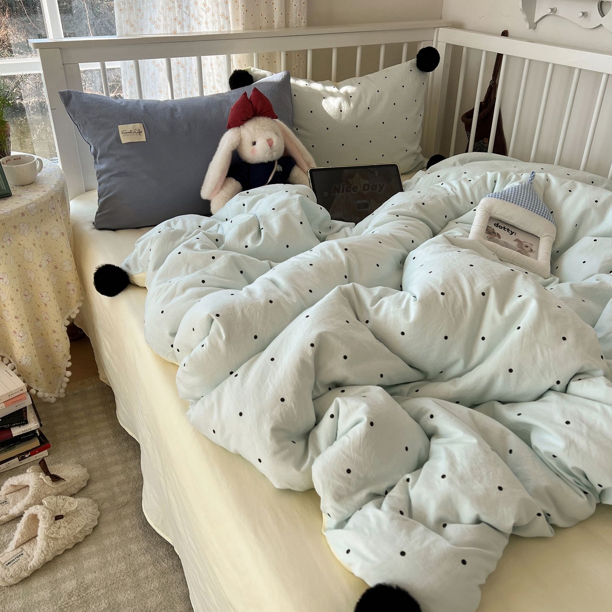 91家纺网 家纺一手货源 找家纺 轻奢坊 2026新款水洗棉波点可拆卸毛球四件套 蓝波点-枕套混搭