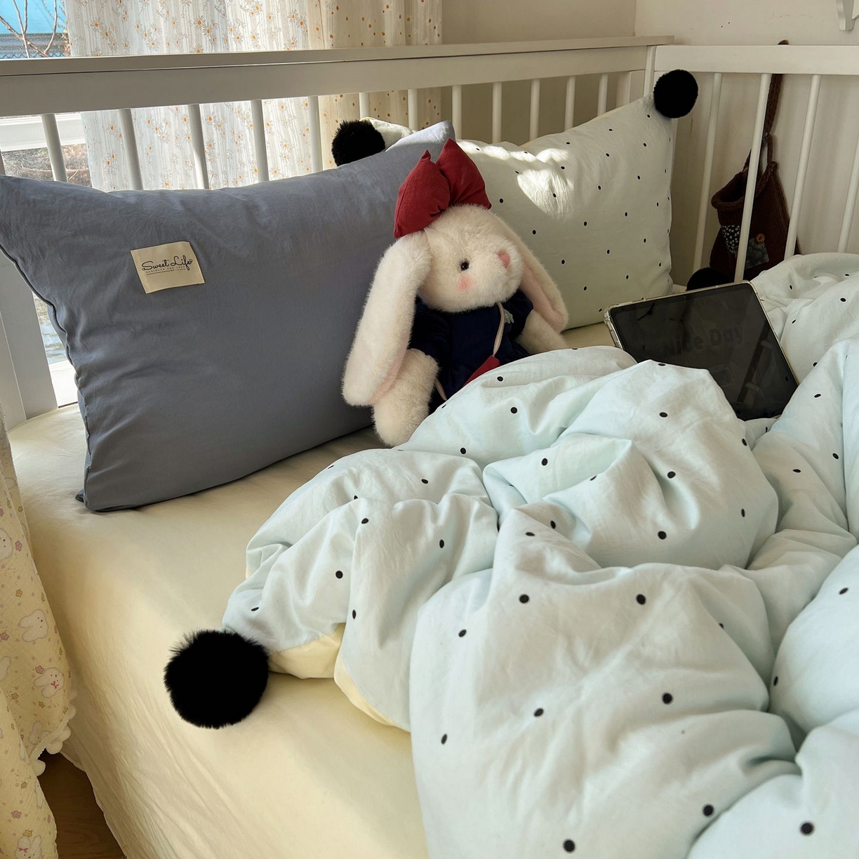 91家纺网 家纺一手货源 找家纺 轻奢坊 2026新款水洗棉波点可拆卸毛球四件套 蓝波点-枕套混搭