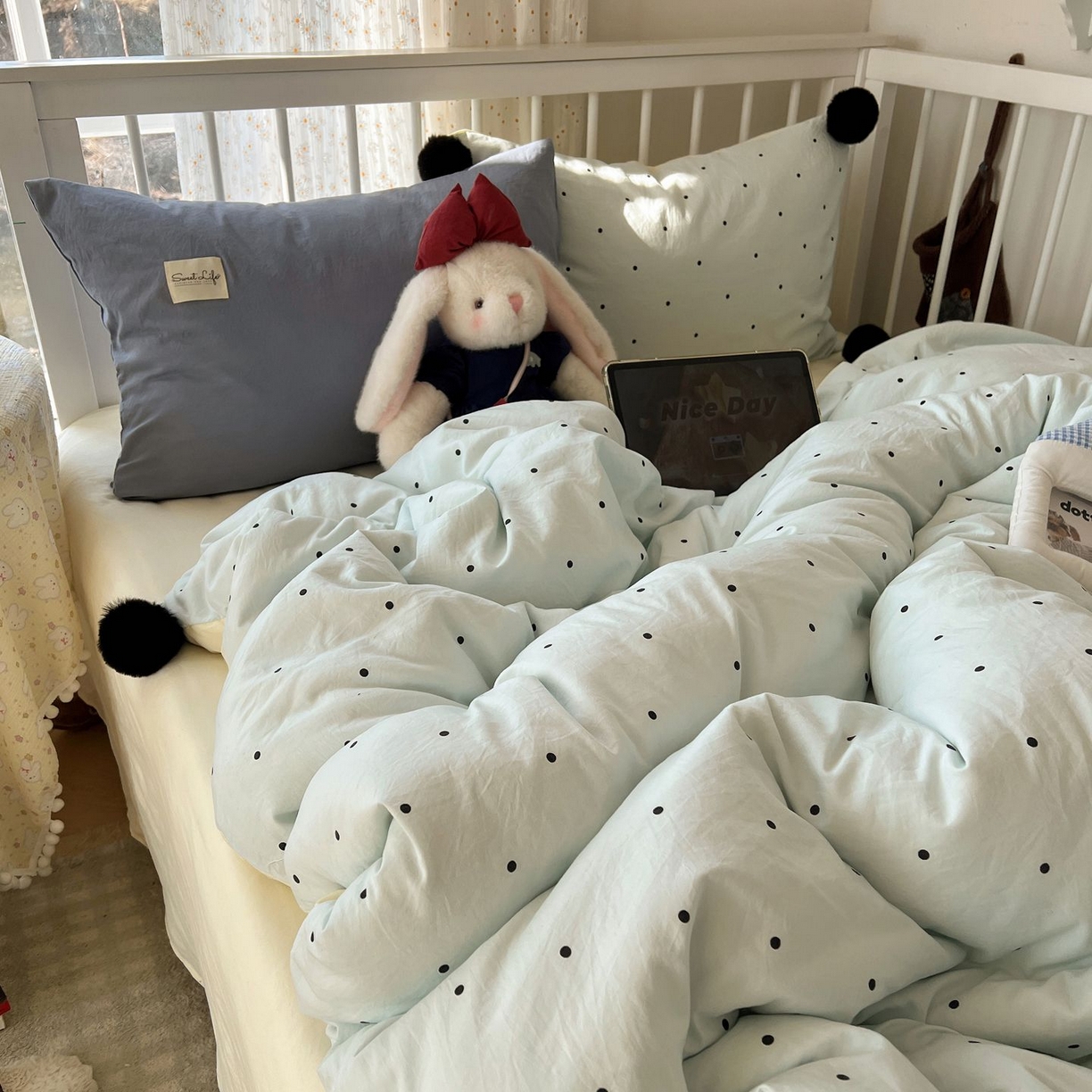 91家纺网 家纺一手货源 找家纺 轻奢坊 2026新款水洗棉波点可拆卸毛球四件套 蓝波点-枕套混搭