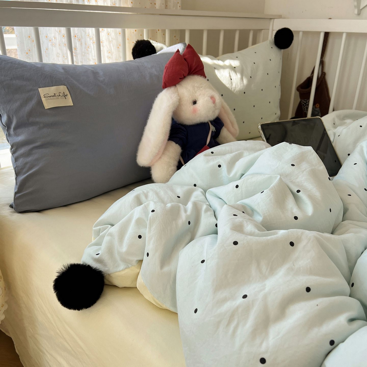 91家纺网 家纺一手货源 找家纺 轻奢坊 2026新款水洗棉波点可拆卸毛球四件套 蓝波点-枕套混搭