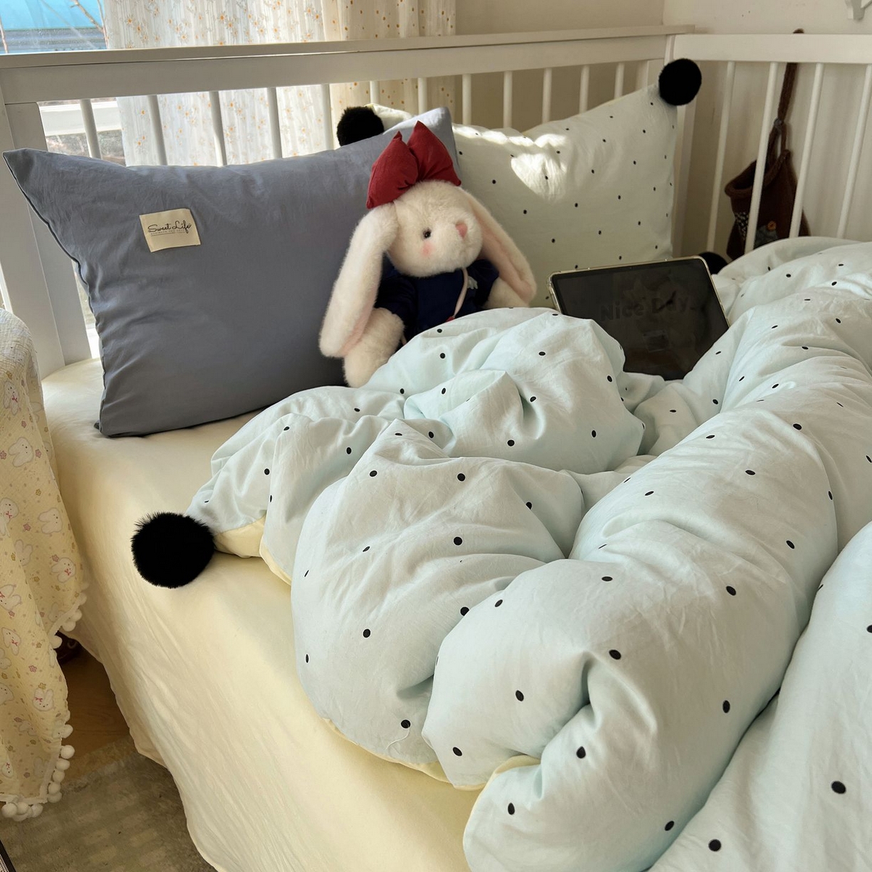 91家纺网 家纺一手货源 找家纺 轻奢坊 2026新款水洗棉波点可拆卸毛球四件套 蓝波点-枕套混搭