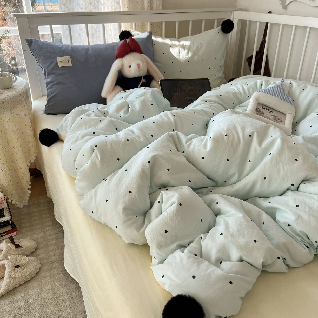 91家纺网 家纺一手货源 找家纺 轻奢坊 2026新款水洗棉波点可拆卸毛球四件套 蓝波点-枕套混搭