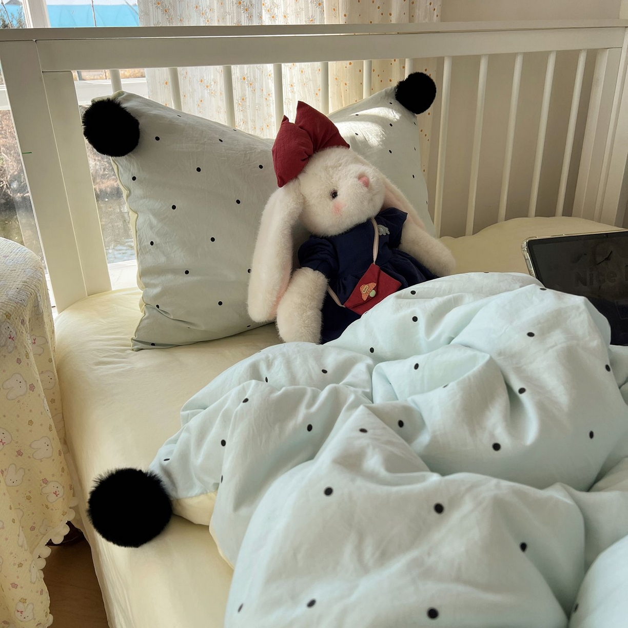 91家纺网 家纺一手货源 找家纺 轻奢坊 2026新款水洗棉波点可拆卸毛球四件套 蓝波点-枕套混搭