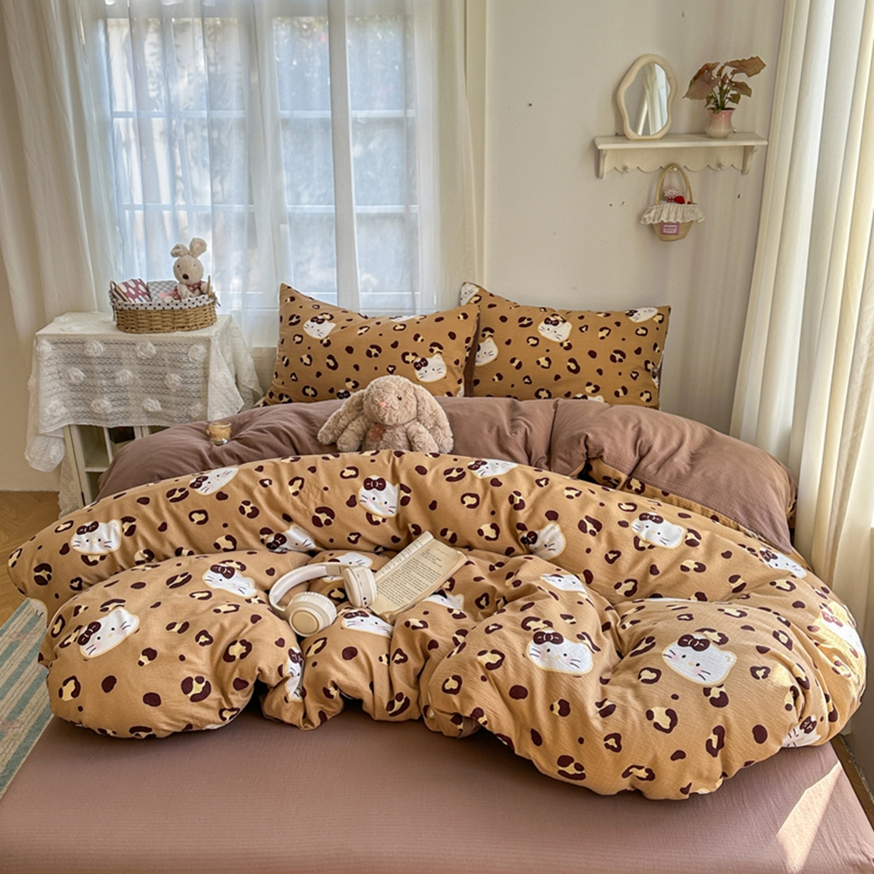 91家纺网 家纺一手货源 找家纺 宏源家纺 2026新款云感提花双层纱四件套 豹纹猫咖