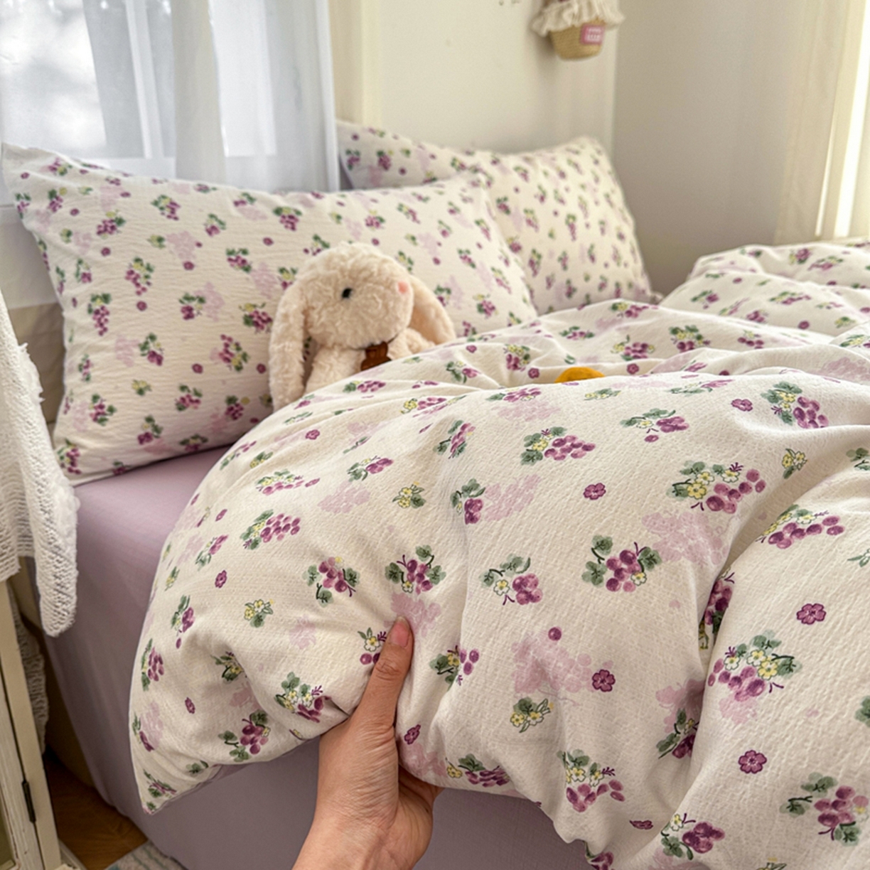 91家纺网 家纺一手货源 找家纺 宏源家纺 2026新款云感提花双层纱四件套 紫葡萄