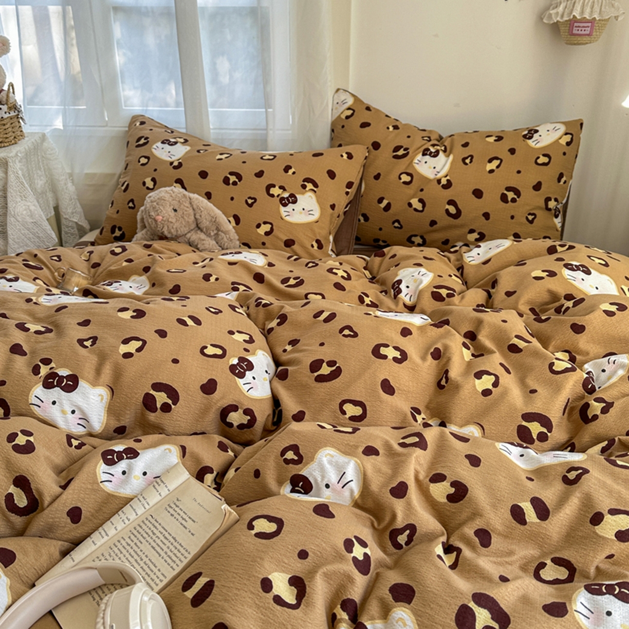 91家纺网 家纺一手货源 找家纺 宏源家纺 2026新款云感提花双层纱四件套 豹纹猫咖