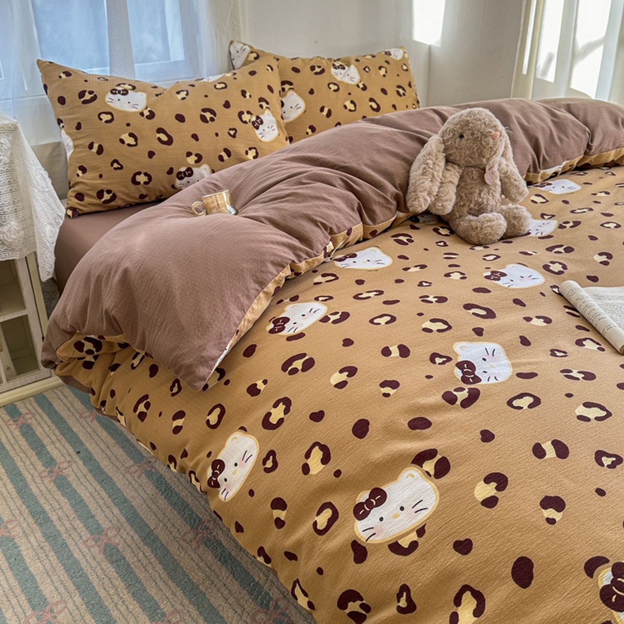 91家纺网 家纺一手货源 找家纺 宏源家纺 2026新款云感提花双层纱四件套 豹纹猫咖