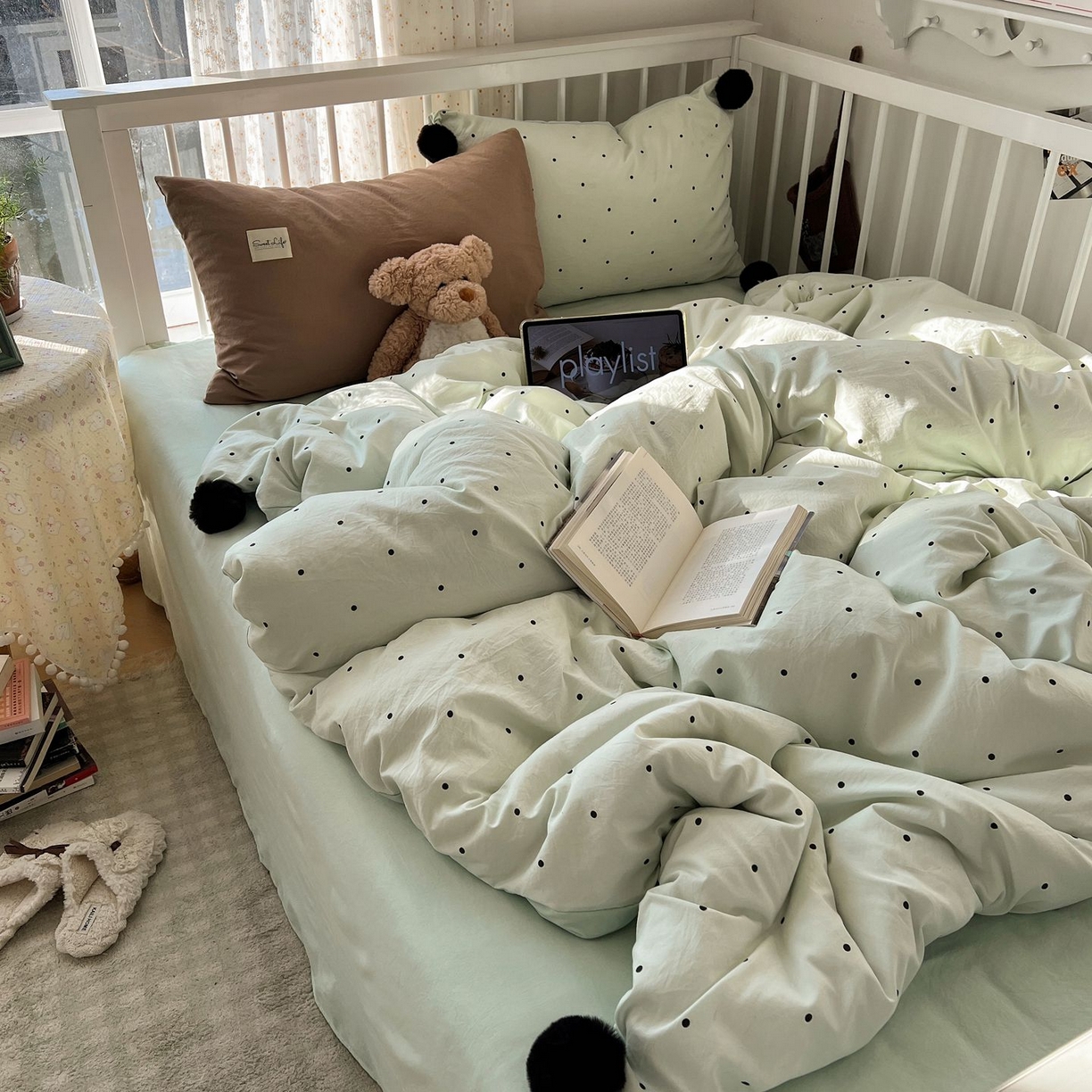 91家纺网 家纺一手货源 找家纺 轻奢坊 2026新款水洗棉波点可拆卸毛球四件套 绿波点-枕套混搭