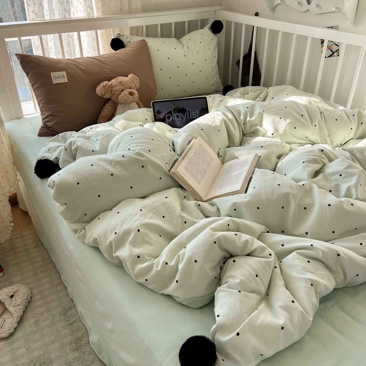 91家纺网 家纺一手货源 找家纺 轻奢坊 2026新款水洗棉波点可拆卸毛球四件套 绿波点-枕套混搭