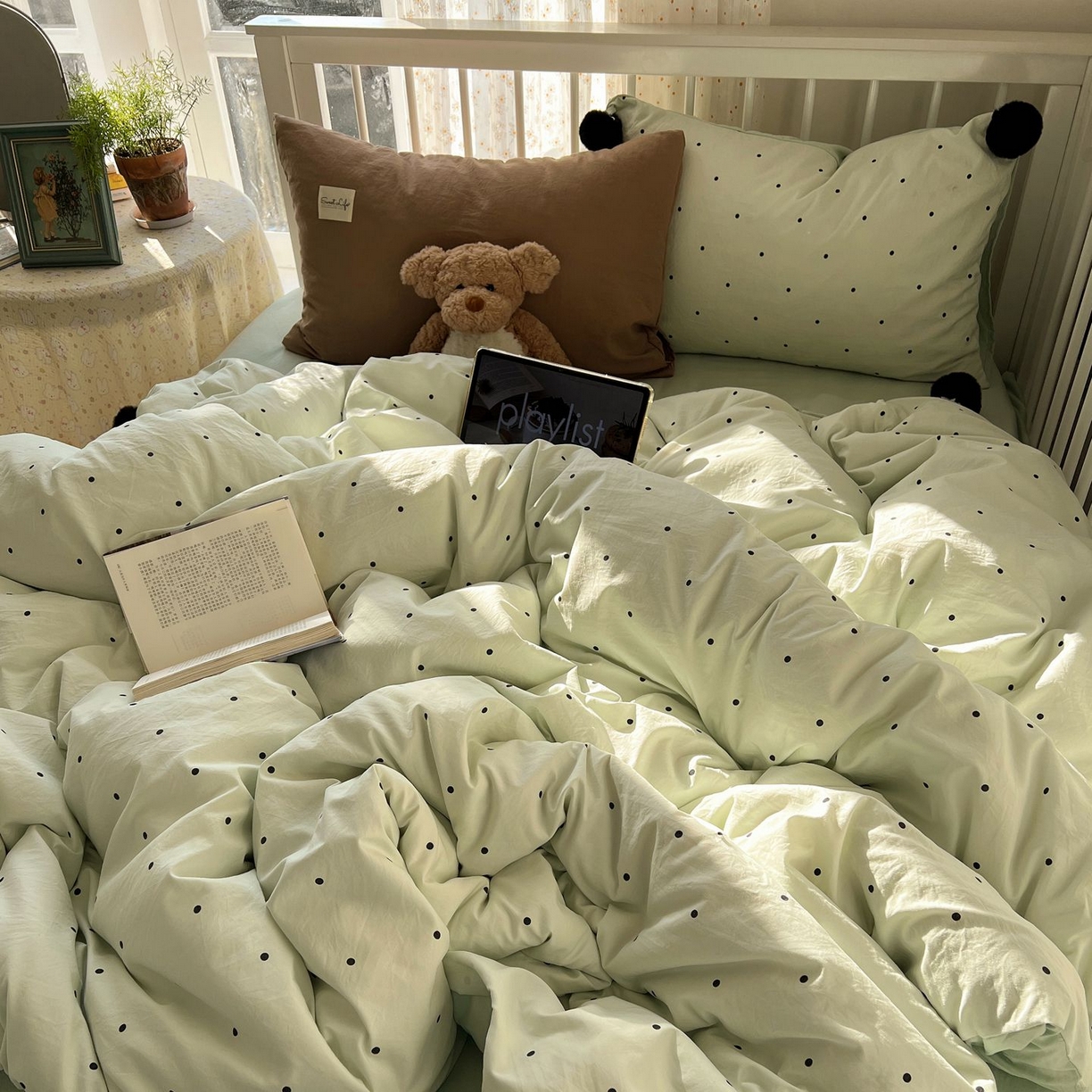 91家纺网 家纺一手货源 找家纺 轻奢坊 2026新款水洗棉波点可拆卸毛球四件套 绿波点-枕套混搭