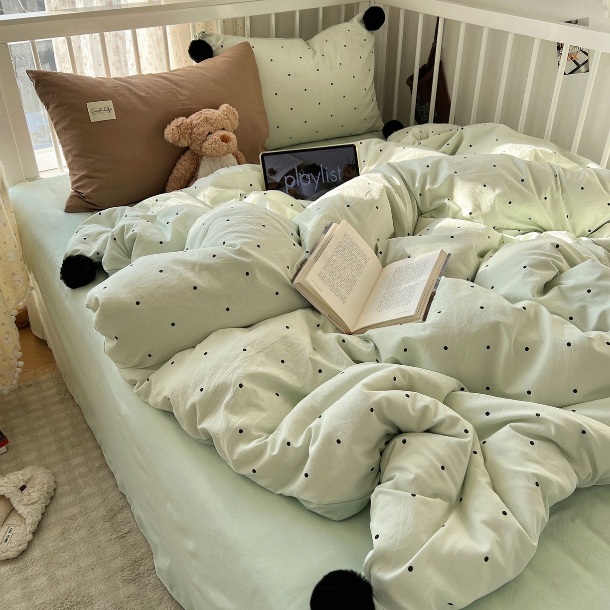 91家纺网 家纺一手货源 找家纺 轻奢坊 2026新款水洗棉波点可拆卸毛球四件套 绿波点-枕套混搭