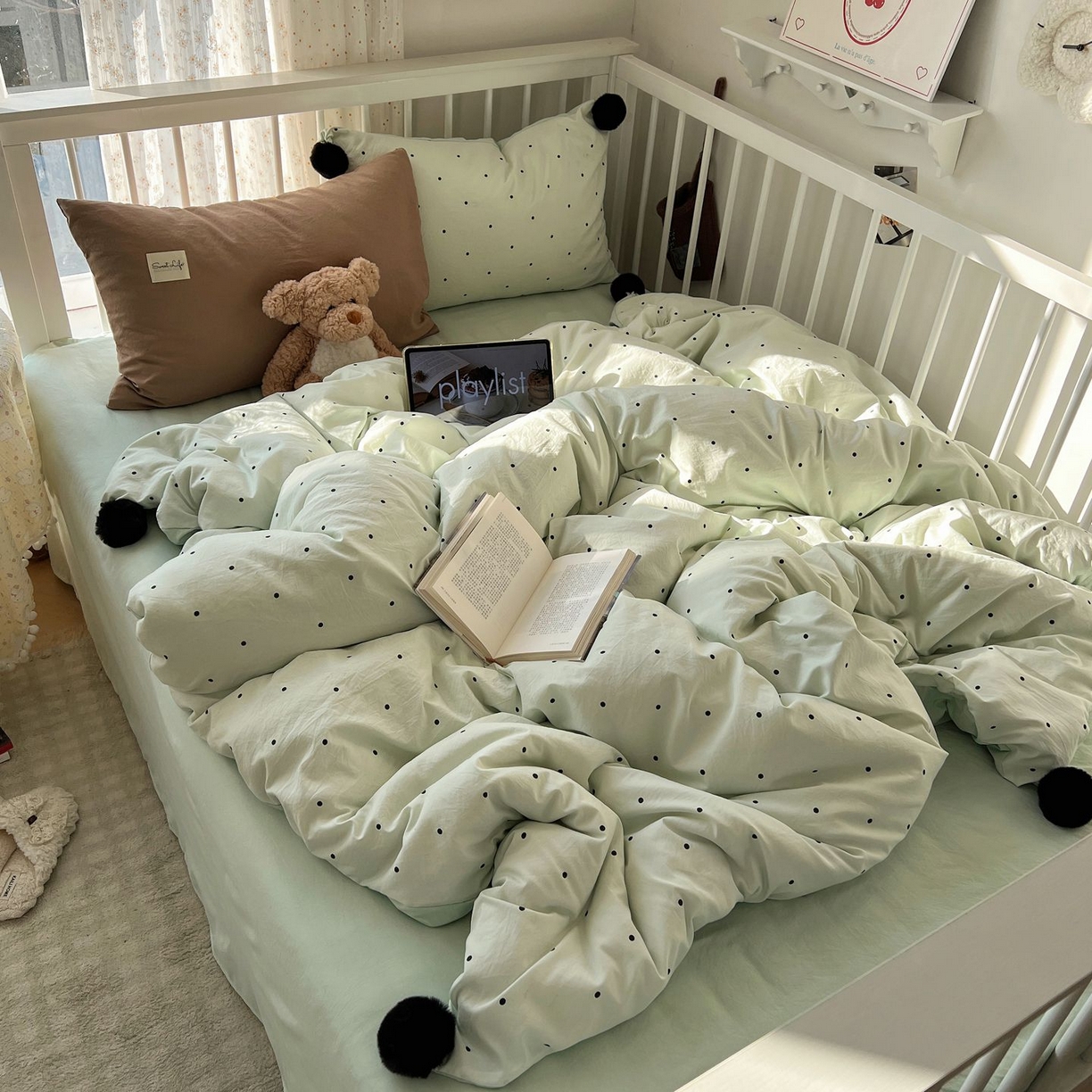 91家纺网 家纺一手货源 找家纺 轻奢坊 2026新款水洗棉波点可拆卸毛球四件套 绿波点-枕套混搭