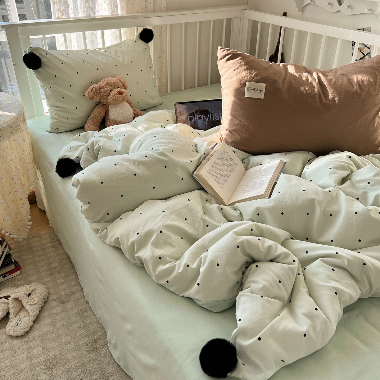 91家纺网 家纺一手货源 找家纺 轻奢坊 2026新款水洗棉波点可拆卸毛球四件套 绿波点-枕套混搭