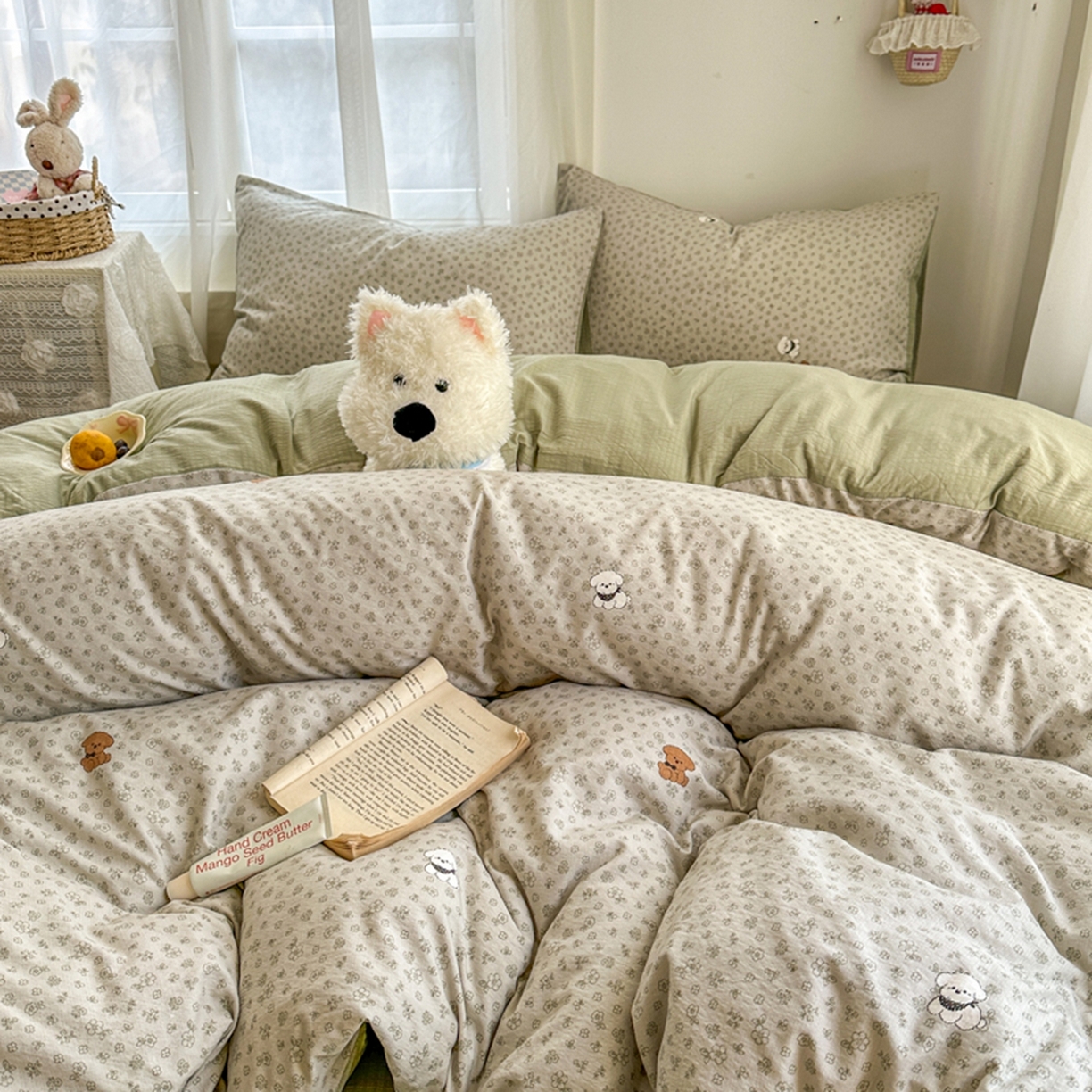 91家纺网 家纺一手货源 找家纺 宏源家纺 2026新款云感提花双层纱四件套 小花狗