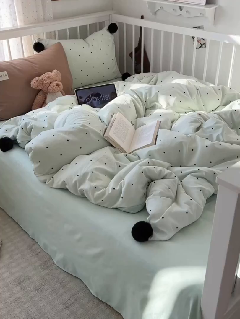 91家纺网 家纺一手货源 找家纺 轻奢坊 2026新款水洗棉波点可拆卸毛球四件套 绿波点-枕套混搭