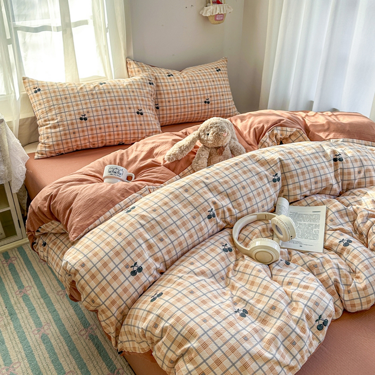 91家纺网 家纺一手货源 找家纺 宏源家纺 2026新款云感提花双层纱四件套 咖格樱桃