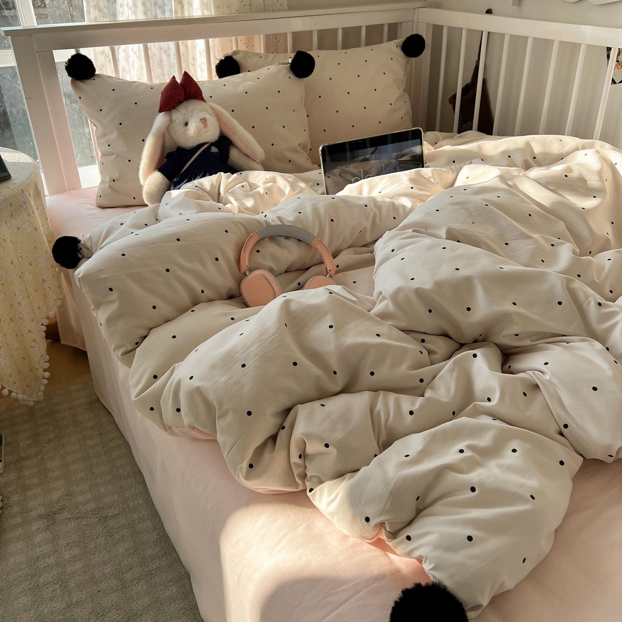 91家纺网 家纺一手货源 找家纺 轻奢坊 2026新款水洗棉波点可拆卸毛球四件套 米波点-枕套波点