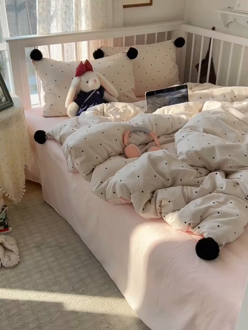 91家纺网 家纺一手货源 找家纺 轻奢坊 2026新款水洗棉波点可拆卸毛球四件套 米波点-枕套波点